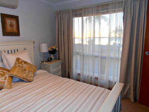 17 QED Lakehouse - Hotel Accommodation 3