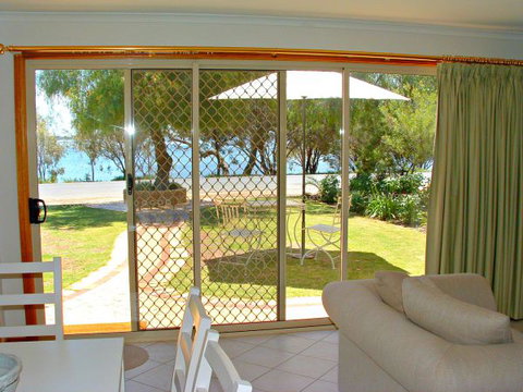17 QED Lakehouse - Hotel Accommodation 5