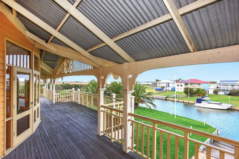 34 Janz Avenue - Hotel Accommodation 1