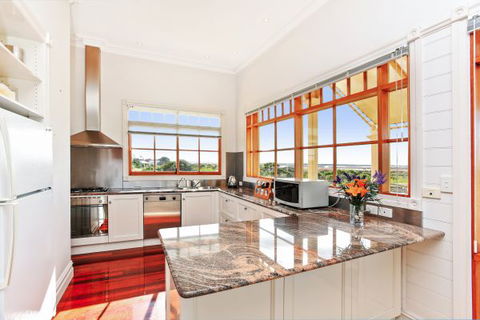 34 Janz Avenue - Hotel Accommodation 3