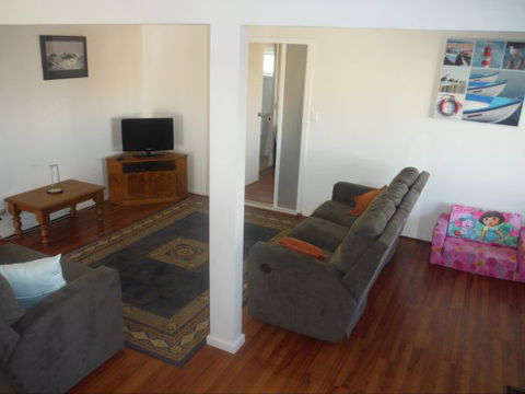 Costa To Coast - Hotel Accommodation 1