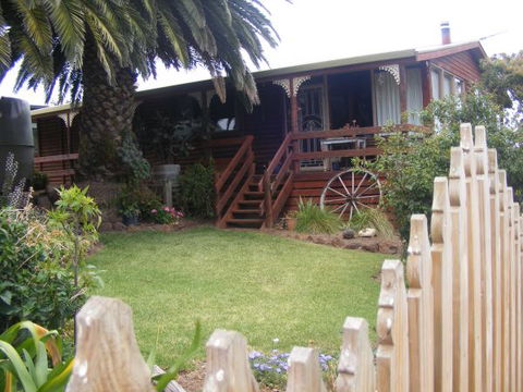 Ironstone Cottage - Hotel Accommodation 0