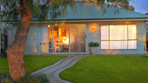 17 QED Lakehouse - Hotel Accommodation 9