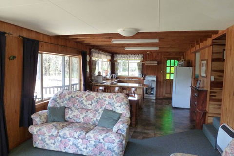 Arties Cottage Accommodation - Hotel Accommodation 7