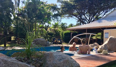 Bush Oasis Caravan Park - Hotel Accommodation 0