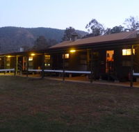 Christmas Creek Cafe and Cabins - Hotel Accommodation