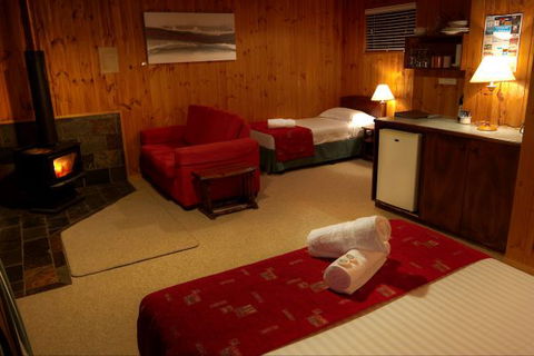 Granite Belt Brewery Retreat - Hotel Accommodation 1