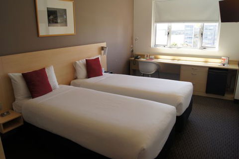 Ibis Sydney Olympic Park - Hotel Accommodation 2