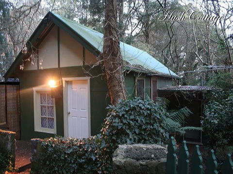 Lotus Lodges: Hush Cottage & Charmed Cabin - Hotel Accommodation 0