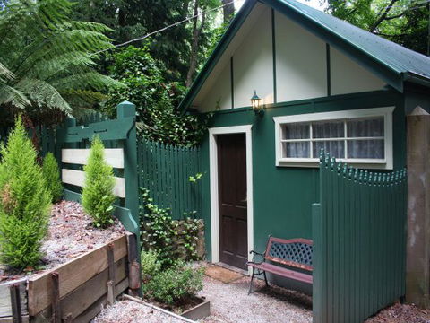 Lotus Lodges: Hush Cottage & Charmed Cabin - Hotel Accommodation 4