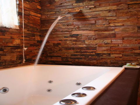 Lotus Lodges: Hush Cottage & Charmed Cabin - Hotel Accommodation 7