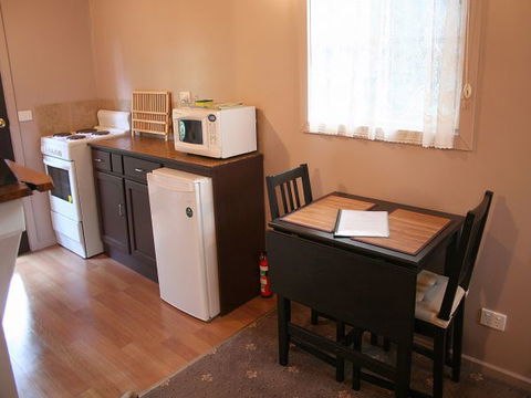 Lotus Lodges: Hush Cottage & Charmed Cabin - Hotel Accommodation 8