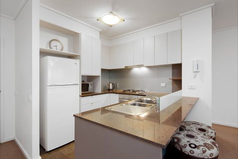 Melbourne Tower Apartment - Hotel Accommodation 2