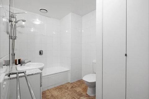 Melbourne Tower Apartment - Hotel Accommodation 5