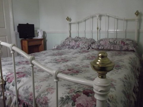 Olive Grove Retreat - Hotel Accommodation 3