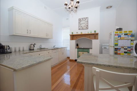 The Provincial Bed & Breakfast - Hotel Accommodation 1