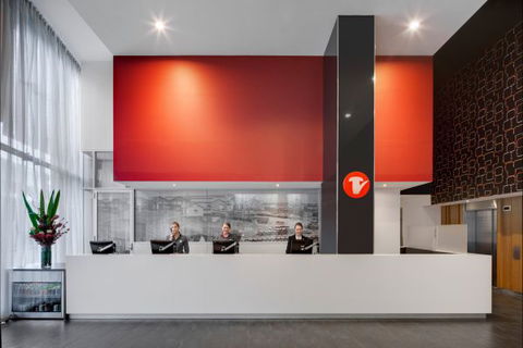 Travelodge Hotel Melbourne Docklands - Hotel Accommodation 0
