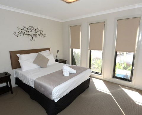 Yarrawonga Waterfront Apartments - Hotel Accommodation 2