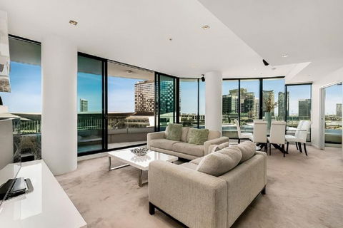 Melbourne Holiday Apartments Flinders Wharf - Hotel Accommodation 8