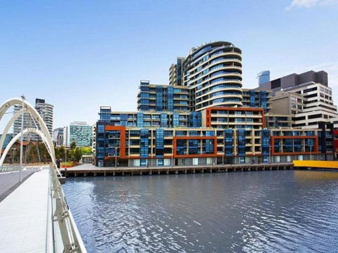 Melbourne Holiday Apartments Flinders Wharf - Hotel Accommodation 9