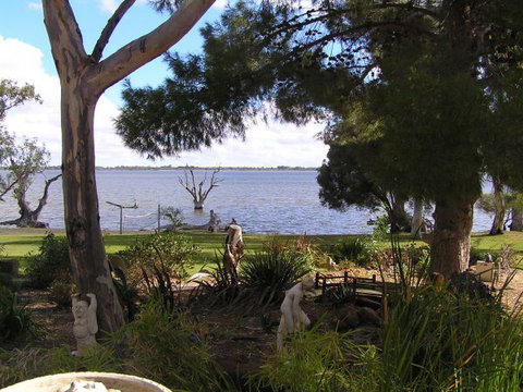 Barmera North Lake Caravan Park - Hotel Accommodation 2