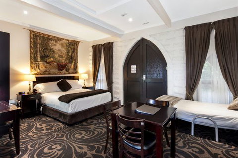 Castle Suites - Kryal Castle - Hotel Accommodation 9