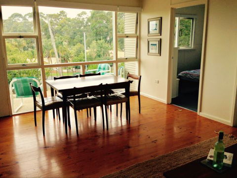 Cosy Seaside Cottage - Hotel Accommodation 2