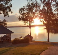 Lake Awoonga Caravan Park - Hotel Accommodation
