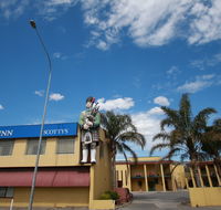 Comfort Inn Scottys Motel - Hotel Accommodation
