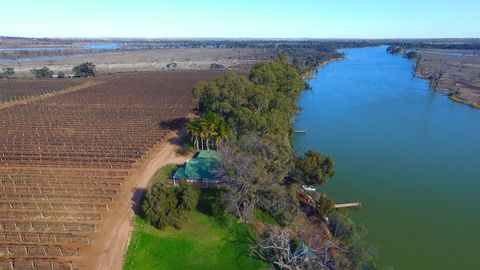 Mundic Waterfront Cottages - Hotel Accommodation 10