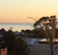 Oyster Court Motel and Holiday Units - Hotel Accommodation