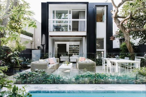 Luxico - Pearce Street - Hotel Accommodation 0