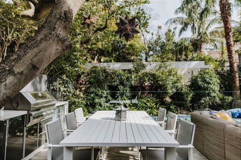 Luxico - Pearce Street - Hotel Accommodation 1