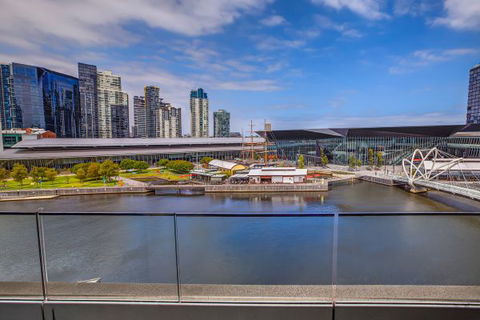 Melbourne Holiday Apartments Flinders Wharf - Hotel Accommodation 1