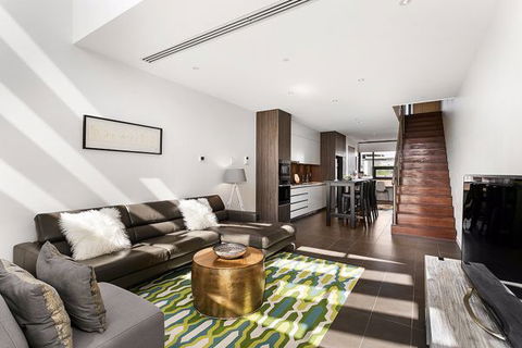 Melbourne Holiday Apartments Flinders Wharf - Hotel Accommodation 3