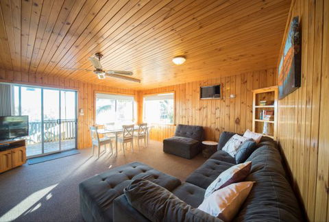 Mundic Waterfront Cottages - Hotel Accommodation 8