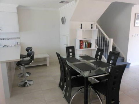 Oaklands Junction - Hotel Accommodation 2
