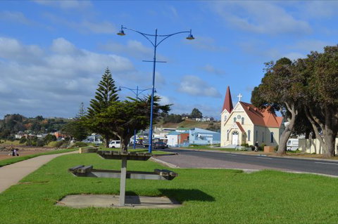 Penguin Seaside Motel - Hotel Accommodation 6