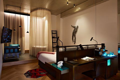 QT Melbourne - Hotel Accommodation 0