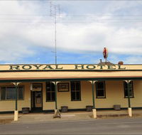 Royal Hotel Snake Valley - Hotel Accommodation