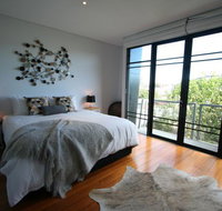 Two Five Zero / Richmond - Hotel Accommodation