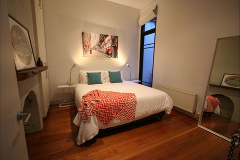 Two Five Zero / Richmond - Hotel Accommodation 5