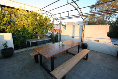 Two Five Zero / Richmond - Hotel Accommodation 9