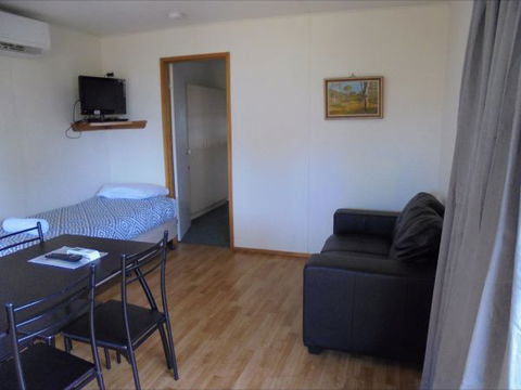 Wagga Wagga Tourist Park - Hotel Accommodation 8