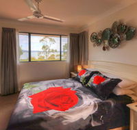 Dolphin Waters Holiday Apartments - Hotel Accommodation