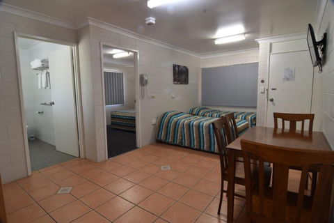 Billabong Motor Inn - Hotel Accommodation 7