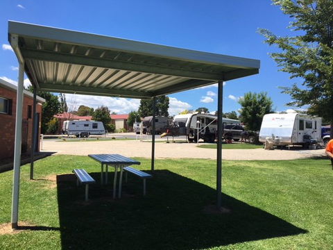 Canobolas Caravan Park - Hotel Accommodation 8