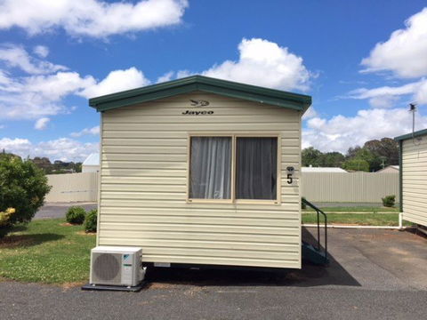 Canobolas Caravan Park - Hotel Accommodation 2