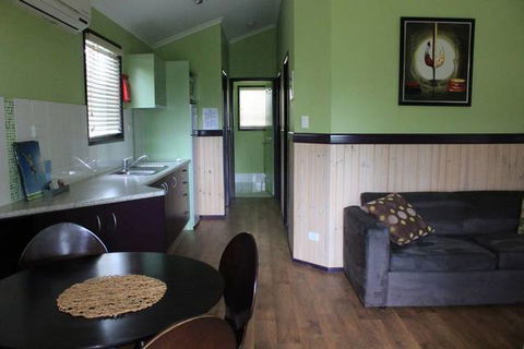 BIG4 Aussie Outback Oasis Holiday Park - Hotel Accommodation 1