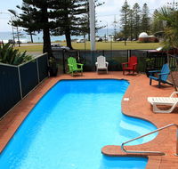 Beach House Holiday Apartments - Hotel Accommodation